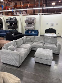 BRAND NEW GREY SECTIONAL SOFA COUCH WITH OTTOMAN (NEW IN BOXES)