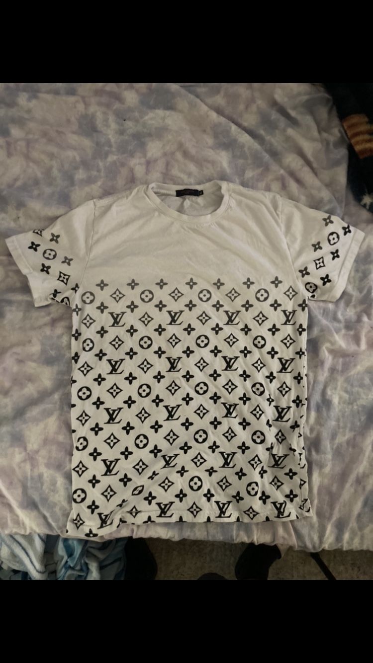 Louis Vuitton LV Men Front Printed T shirt for Sale in Chino Hills, CA -  OfferUp