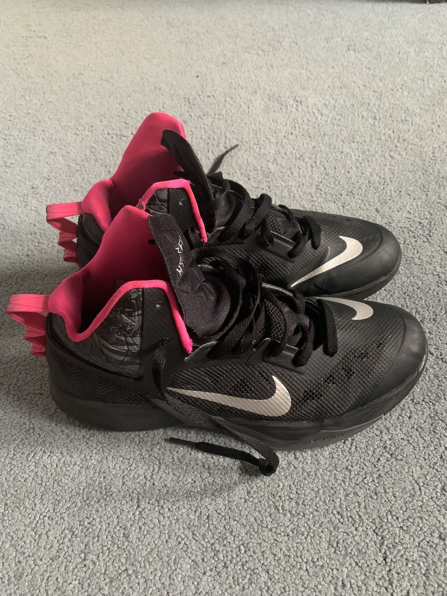 Nike Hyperfuse Basketball Shoes SZ 9 (Great Condition)