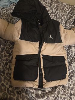 Boys jordan coat 8/10
