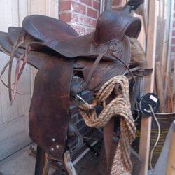 horse saddle vintage
