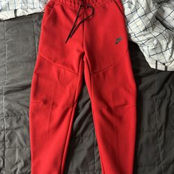 RED NIKE TECH JOGGERS