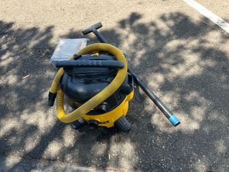 DeWalt 9-Gallon Industrial Vacuum Cleaner
