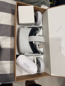 Oculus Quest 2 - USED ONCE