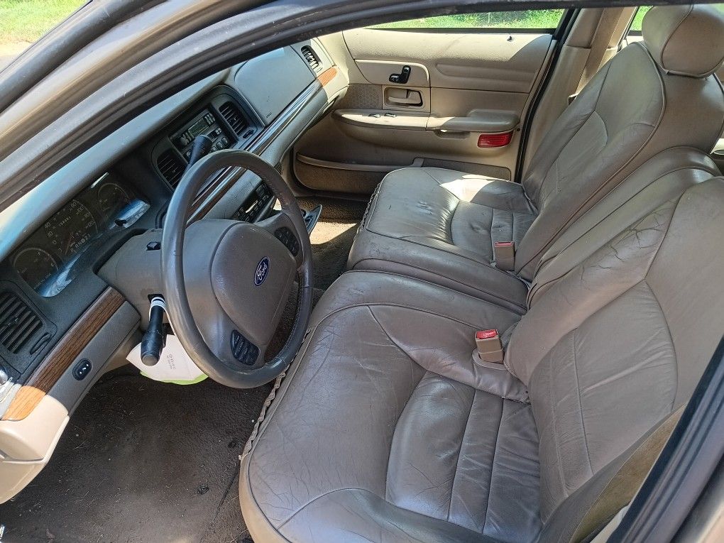 2001 Ford Crown Victoria
