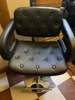 Barstool / stylist chair