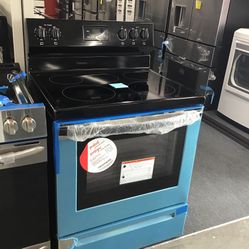 New Scratch And Dent Frigidaire 5 Burner Glass Top Black And Stainless Steel Range. 1 Year Warranty 