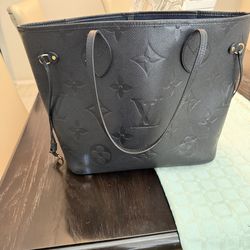 Black Louis Vuitton Neverfull MM