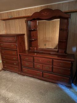 Dresser set