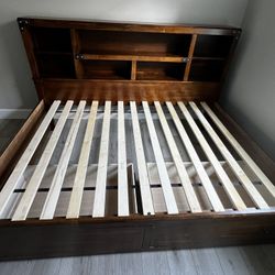 Solid‐Wood Bookshelf Bed with Drawers - Size Full
