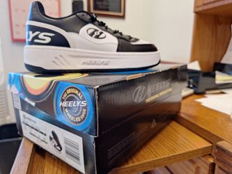 NIB Youth Size 2 HEELYS