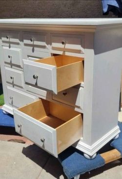 Dresser Drawers Broyhill 🛻 (Delivery Available)