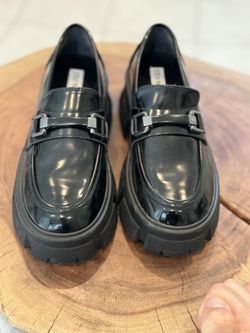 Steve Madden Korean trendy style, size 7, fits size 6."