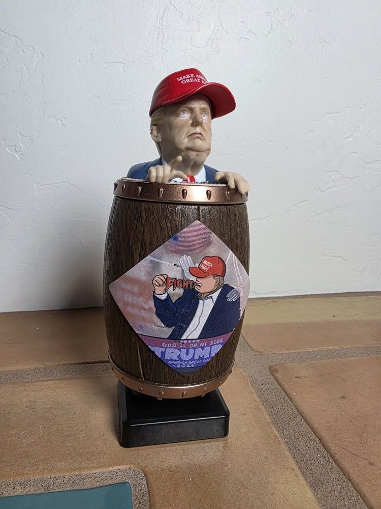 Funny TRUMP Cigarette Dispenser 