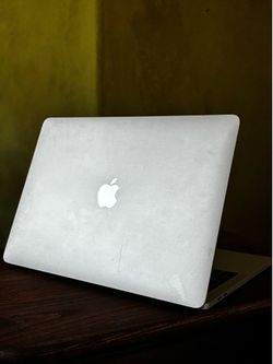 2018 MacBook Pro 13” Touch Bar [Display Issue]