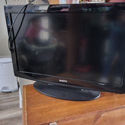 32" Sanyo LCD HDTV read description 