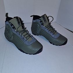 New Nike lunardome 1.    size 13