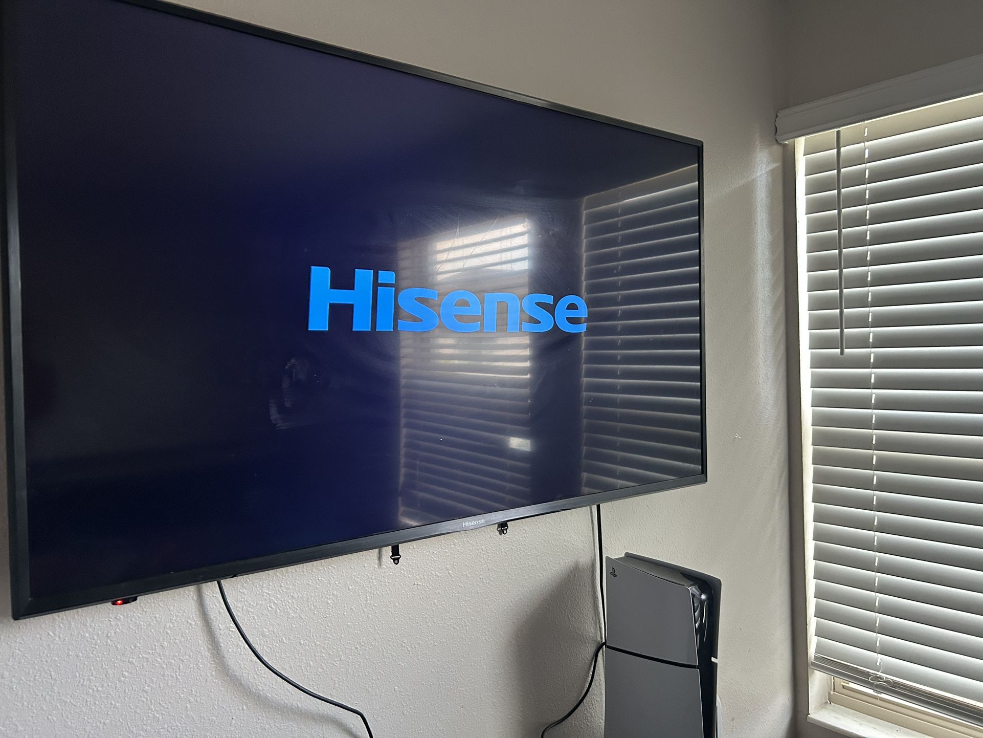 55” Hisense TV – Great for Gaming!