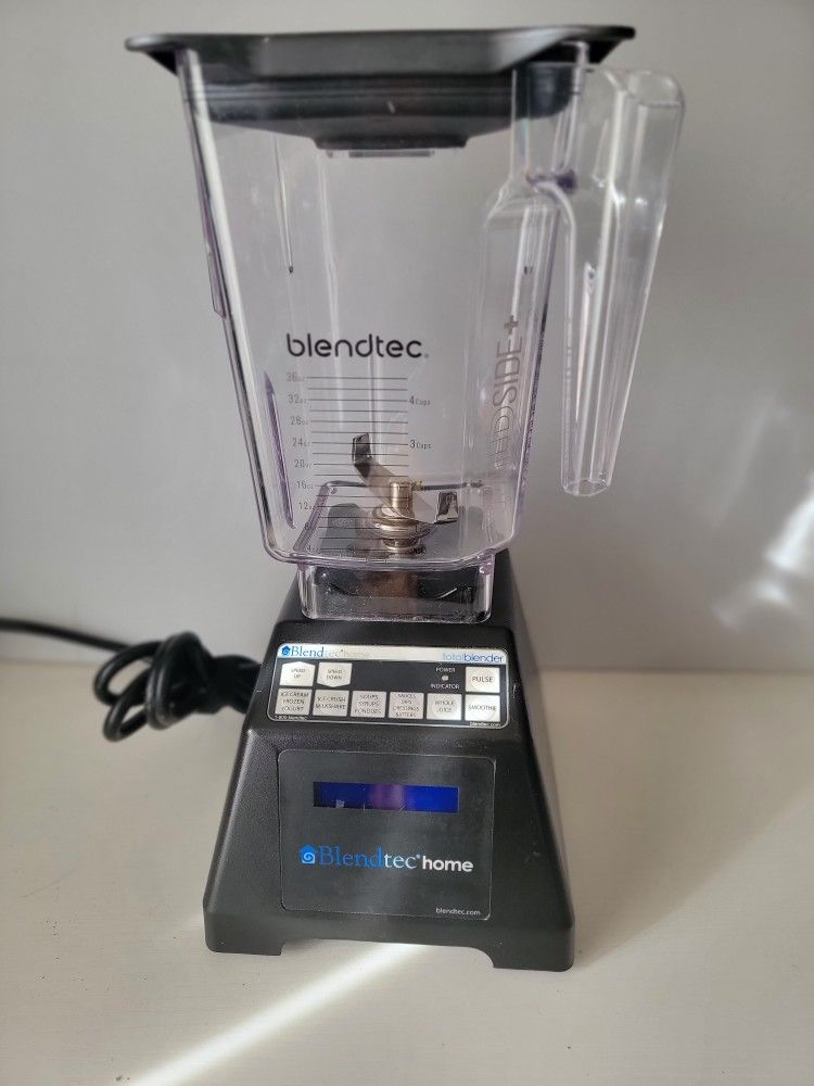 Blendtec ES3 Total Blender 1560 Watts With a WildSide+ Container 

