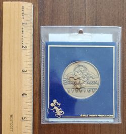 © WALT DISNEY PRODUCTIONS - MGM STUDIOS OPENING Coin