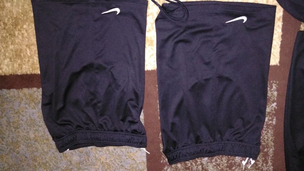 Nike-Adidas-Shorts (Unisex boys/girls 16/18 Or womens Me.