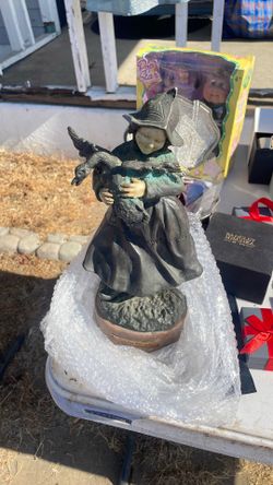 Bronze stature