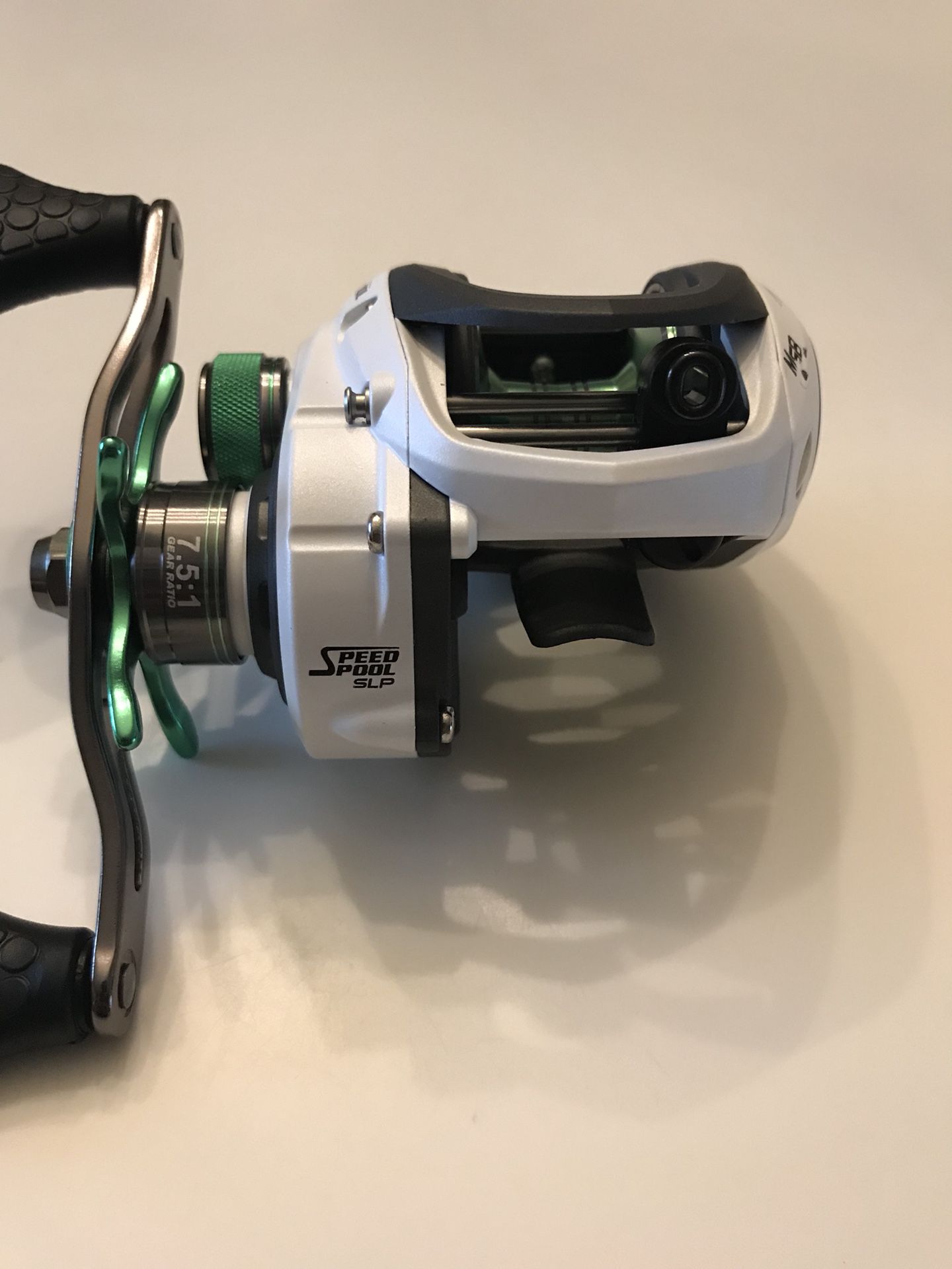NEW Lew's Hack Attack right hand baitcaster fishing reel for Sale in Alvin,  TX - OfferUp