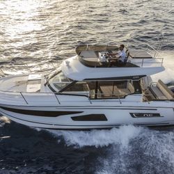 Brand New Jeanneau NC 1095  Fly powered by 2 x 300 Yamaha With joystick