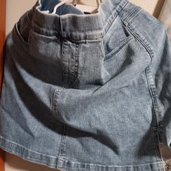 Brand New Women Skirt Size 10