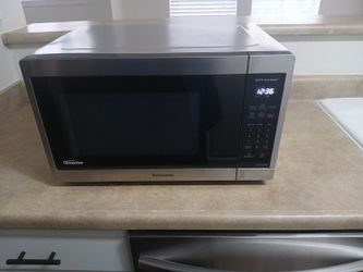 Panasonic twelve hundred watt inverter microwave