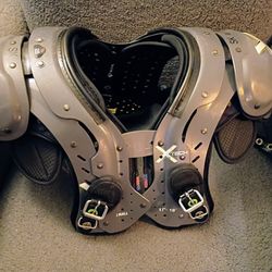 XTECH
XTECH Super Skill Adult Football Shoulder Pads