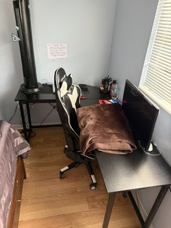 L shaped desk + 2 gaming chairs