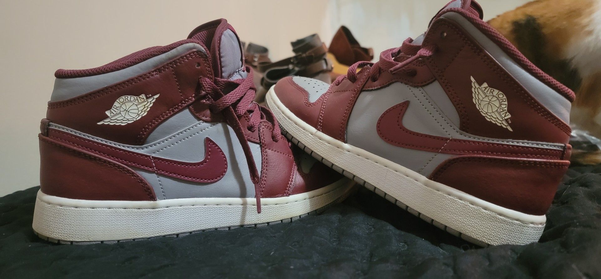 Air Jordan 1 Mid Cherrywood Red/White