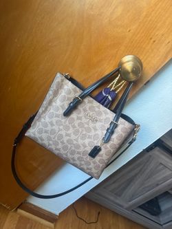 Coach crossbody bag real leather straps