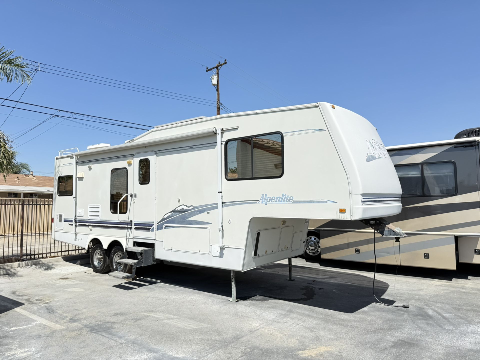 1999 Alpine Fifth wheel