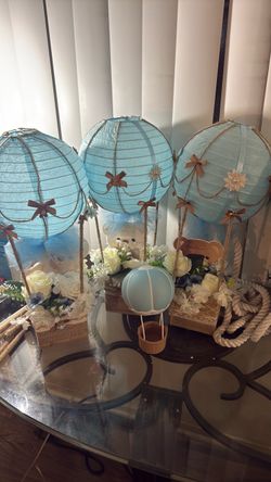 Baby shower hot air baloon centerpieces