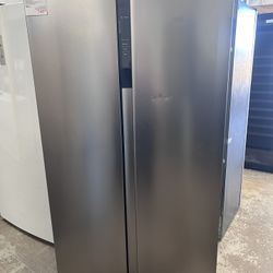 New Frigidaire 21.4 Cu Ft Capacity Counter Depth Refrigerator 