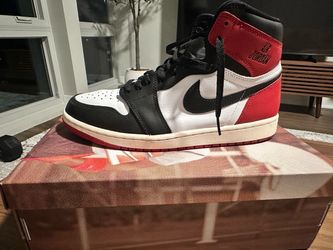 AIR JORDAN 1 RETRO SIZE 10.5 Gently used.