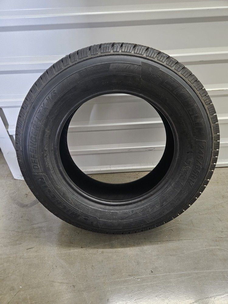 Michelin Defender 245/65R17 (1 Tire)