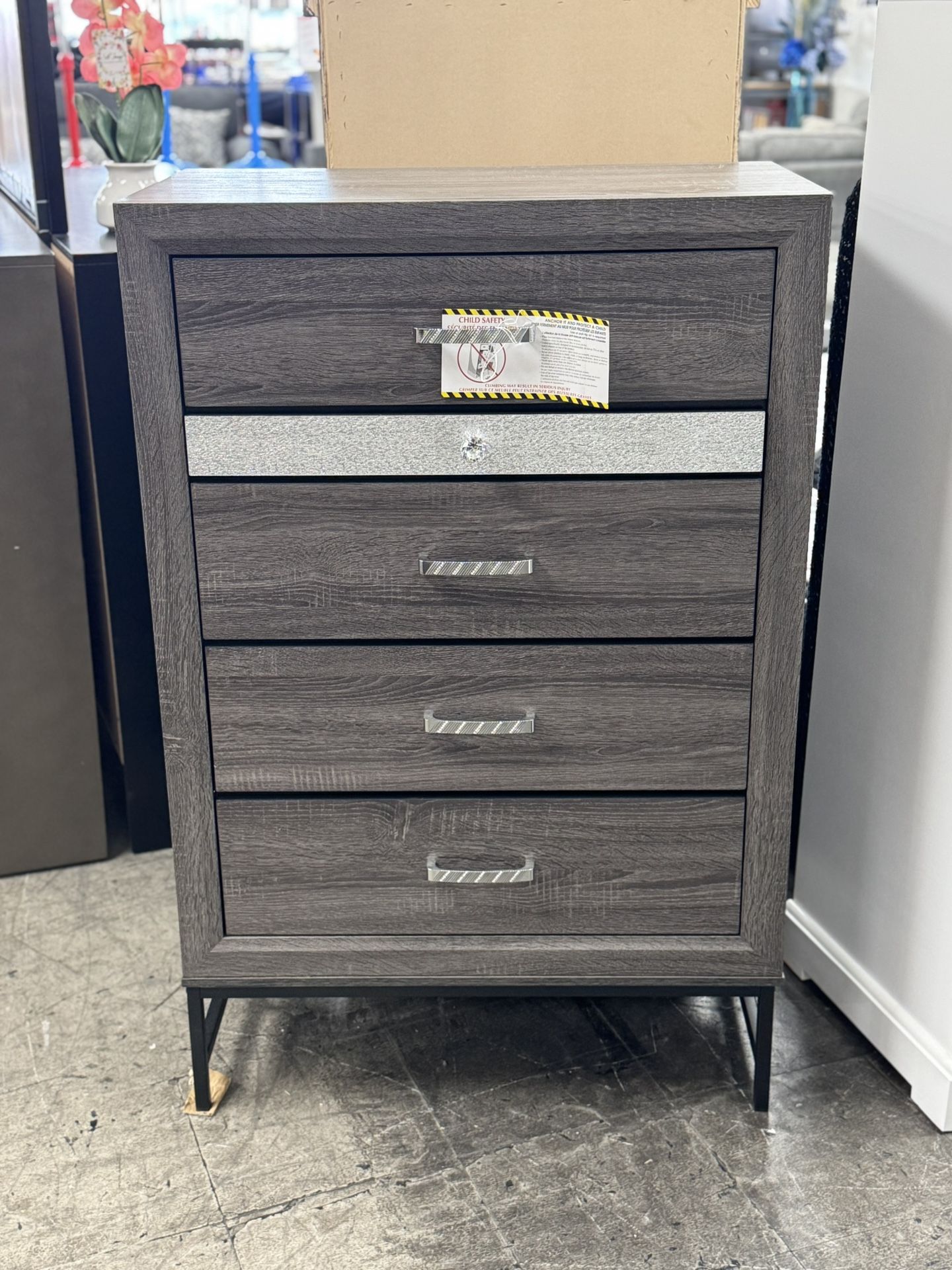 BRAND NEW Grey Dresser, 4 Drawers and Jewelry Organizer, Chest of Drawers