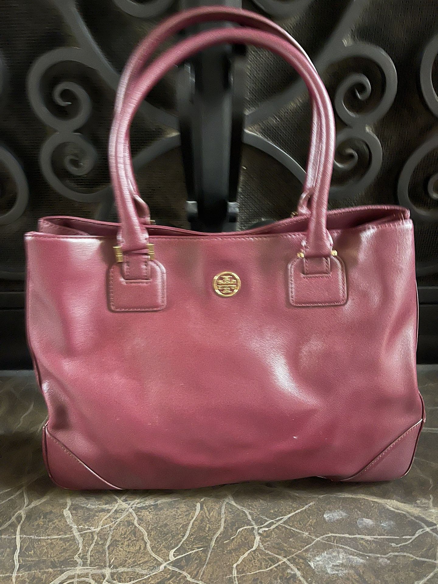 Tory Burch East West Robinson Tote AUTHENTIC for Sale in Anaheim, CA -  OfferUp