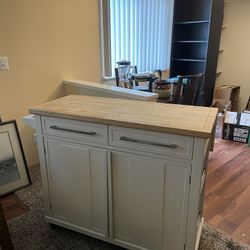 42” White Island w/butcher Top