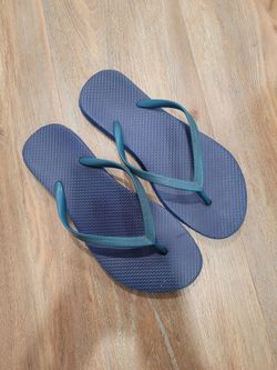 Flip-flops, size 7