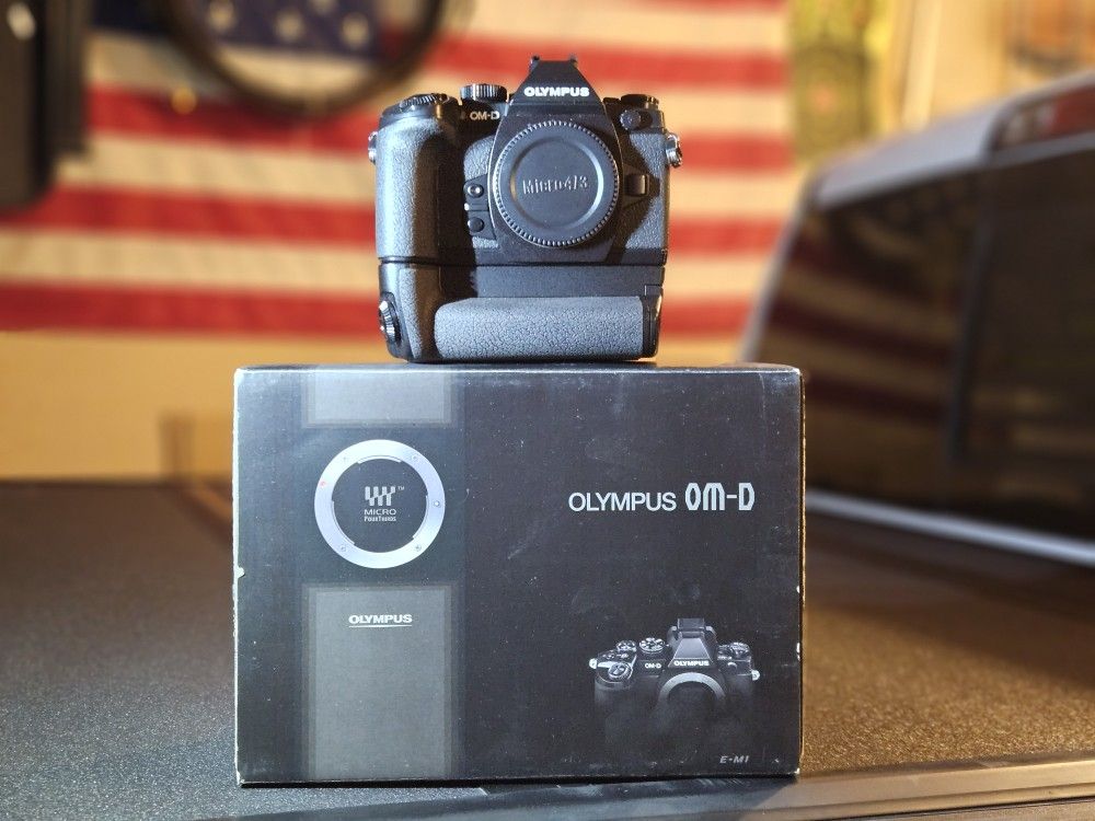 Olympus OM-D E-M1 shutter count 7700 with  HLD-7 Power Battery Grip and Flash. 