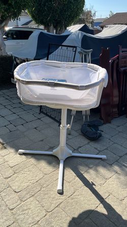 Halo bassinet w/ infant insert