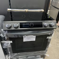 Samsung Bespoke Smart Slide-In Electric Range 6.3 cu. ft. with Air Sous Vide & Air Fry in Matte Black Steel