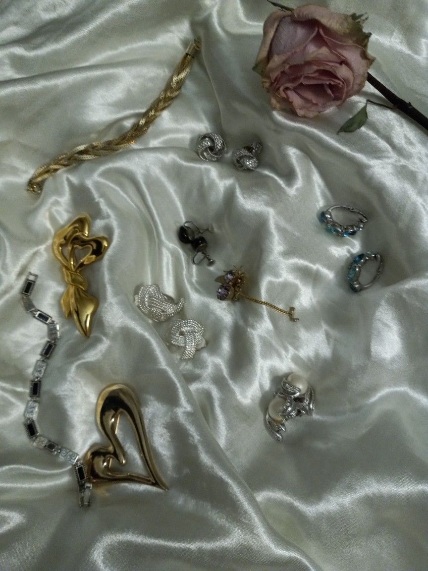 beautiful vintage jewelry
