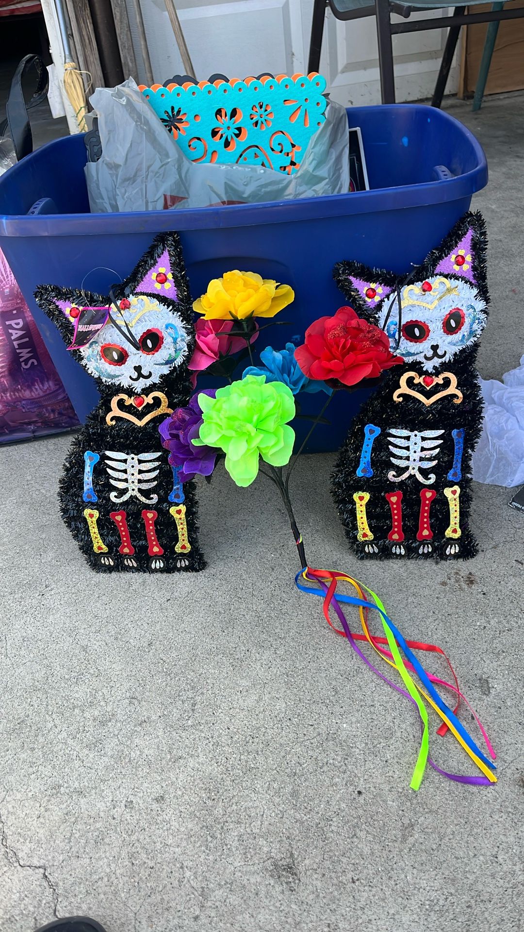 Dia De Los Muertos Tinsel Cats With Flowers