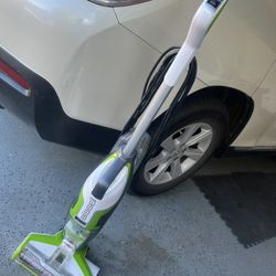 A like brand new of Bissell Floor Finishing machine. Model: 1785A.