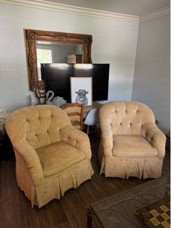 2 Rotating Chairs
